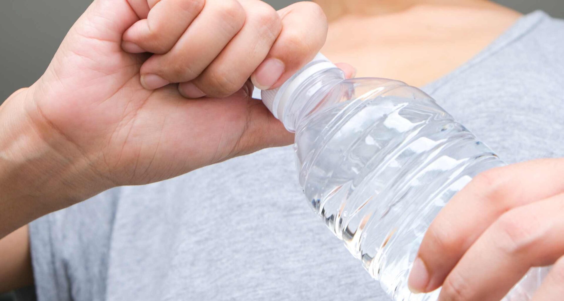 How to Open a Water Bottle Without Breaking the Seal?
